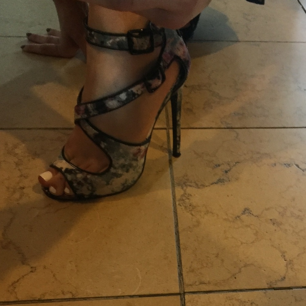 Shoes - Picture 5 of 5